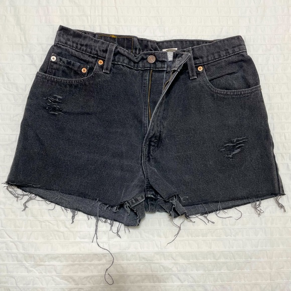 550 Vintage Levi’s Shorts - Picture 2 of 2